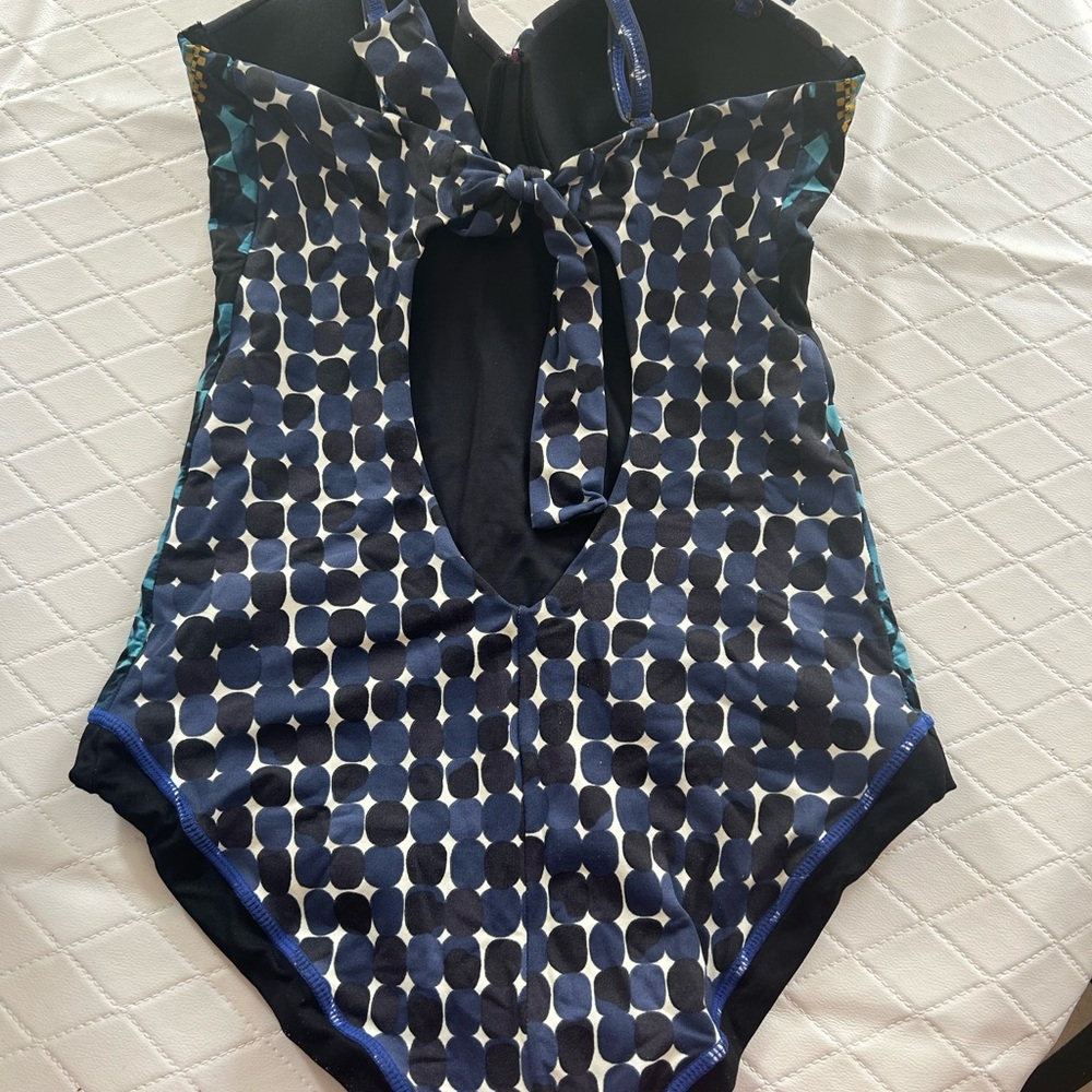 Bathing suit. - Picture 2 of 4